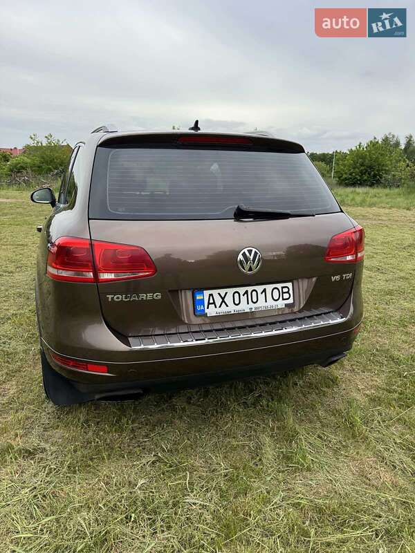 Позашляховик / Кросовер Volkswagen Touareg 2011 в Рівному