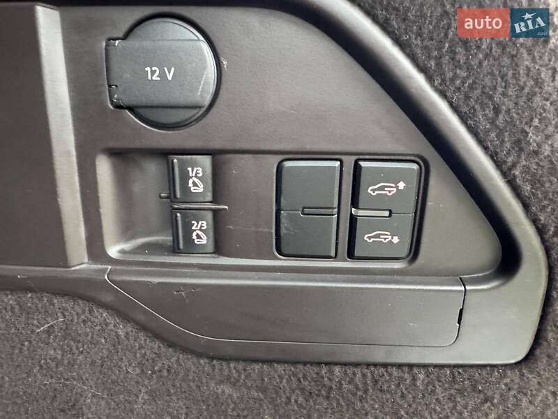 Позашляховик / Кросовер Volkswagen Touareg 2011 в Рівному