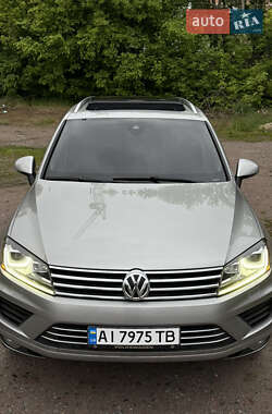 Внедорожник / Кроссовер Volkswagen Touareg 2015 в Василькове