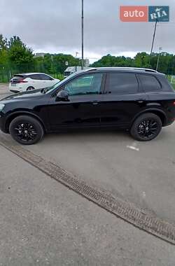 Позашляховик / Кросовер Volkswagen Touareg 2012 в 