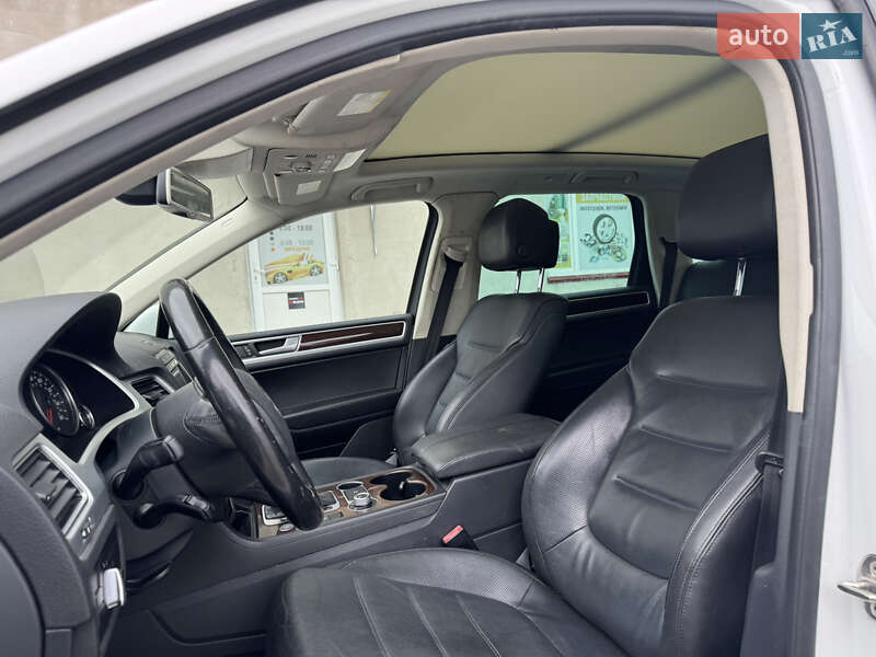 Внедорожник / Кроссовер Volkswagen Touareg 2016 в Луцке