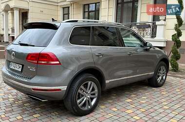Позашляховик / Кросовер Volkswagen Touareg 2015 в 