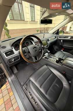 Позашляховик / Кросовер Volkswagen Touareg 2015 в 
