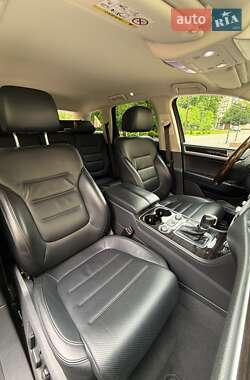 Позашляховик / Кросовер Volkswagen Touareg 2015 в 
