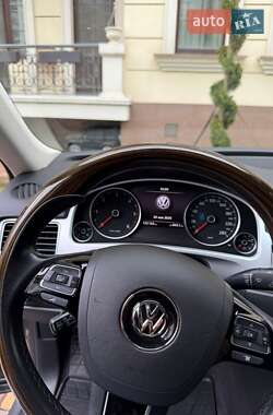 Позашляховик / Кросовер Volkswagen Touareg 2015 в 