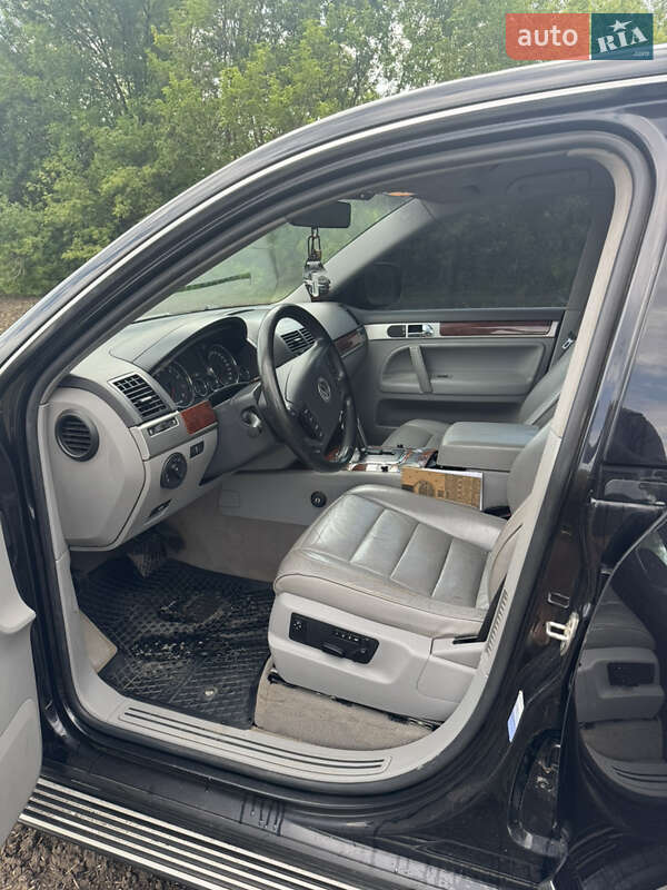 Внедорожник / Кроссовер Volkswagen Touareg 2005 в Сумах