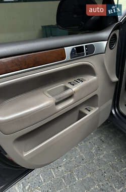 Внедорожник / Кроссовер Volkswagen Touareg 2007 в 