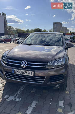Внедорожник / Кроссовер Volkswagen Touareg 2011 в 