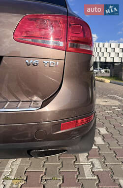 Внедорожник / Кроссовер Volkswagen Touareg 2011 в 
