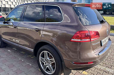 Внедорожник / Кроссовер Volkswagen Touareg 2011 в 