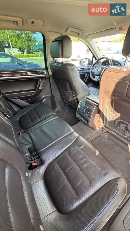 Внедорожник / Кроссовер Volkswagen Touareg 2011 в Одессе