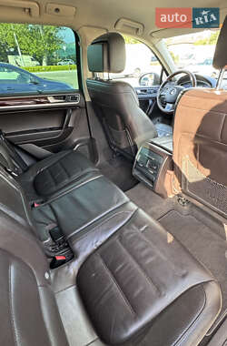 Внедорожник / Кроссовер Volkswagen Touareg 2011 в 
