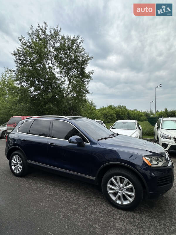 Внедорожник / Кроссовер Volkswagen Touareg 2013 в Киеве