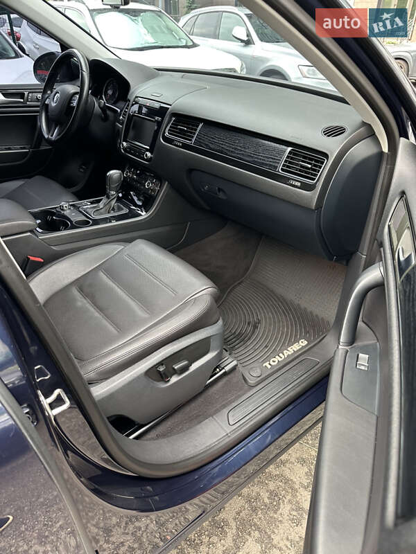 Внедорожник / Кроссовер Volkswagen Touareg 2013 в Киеве