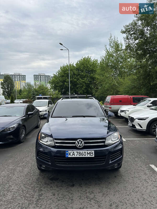 Внедорожник / Кроссовер Volkswagen Touareg 2013 в Киеве