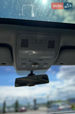 Внедорожник / Кроссовер Volkswagen Touareg 2014 в 