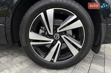 Внедорожник / Кроссовер Volkswagen Touareg 2022 в 