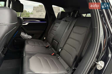 Внедорожник / Кроссовер Volkswagen Touareg 2022 в 
