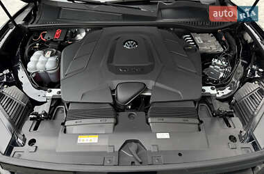Внедорожник / Кроссовер Volkswagen Touareg 2022 в 