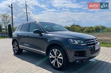 Внедорожник / Кроссовер Volkswagen Touareg 2011 в 