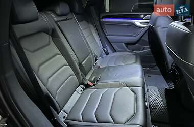 Внедорожник / Кроссовер Volkswagen Touareg 2021 в 