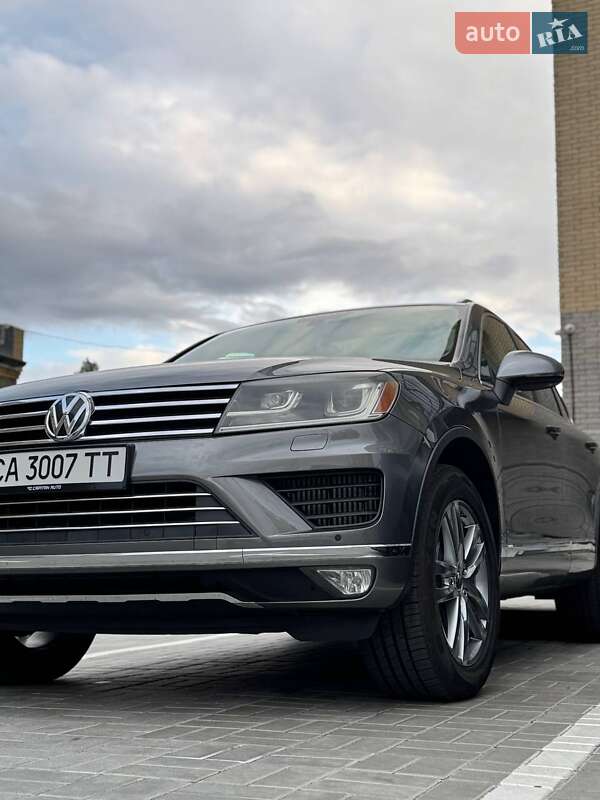Внедорожник / Кроссовер Volkswagen Touareg 2015 в Смеле