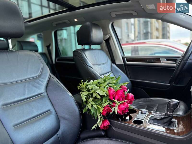 Внедорожник / Кроссовер Volkswagen Touareg 2015 в Смеле