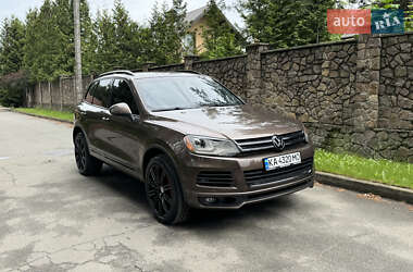 Позашляховик / Кросовер Volkswagen Touareg 2010 в Києві