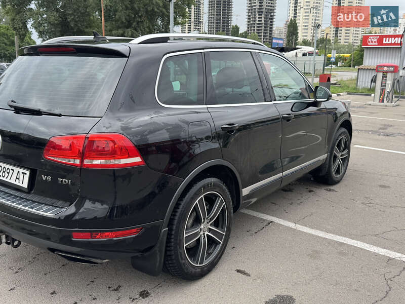 Позашляховик / Кросовер Volkswagen Touareg 2013 в 