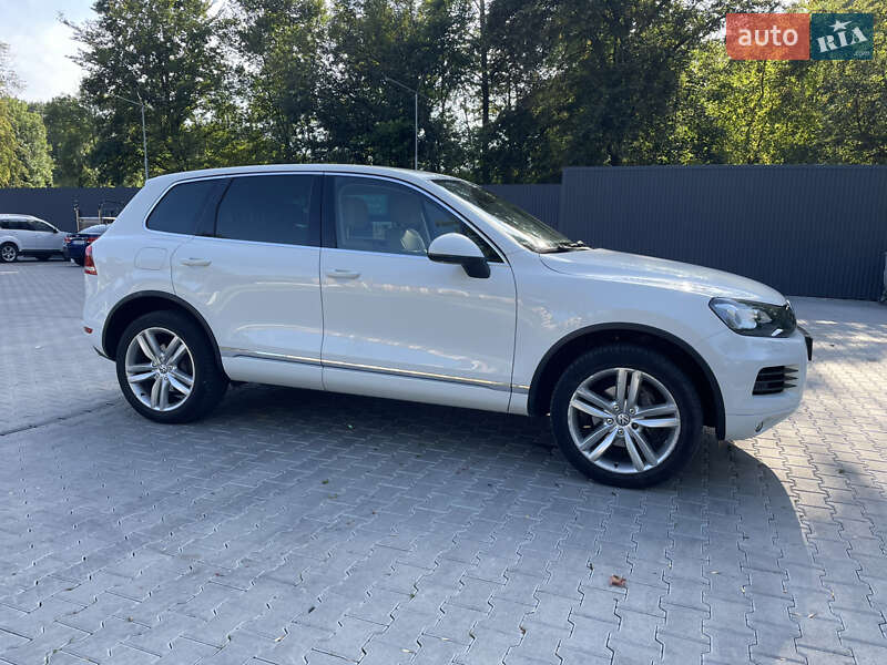 Внедорожник / Кроссовер Volkswagen Touareg 2013 в Трускавце