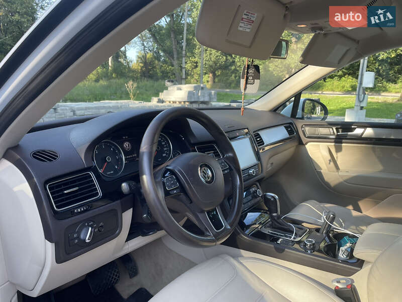 Внедорожник / Кроссовер Volkswagen Touareg 2013 в Трускавце