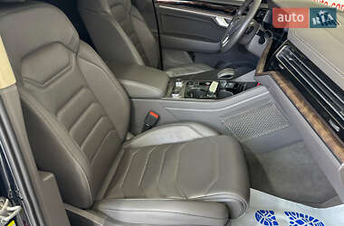 Позашляховик / Кросовер Volkswagen Touareg 2019 в 