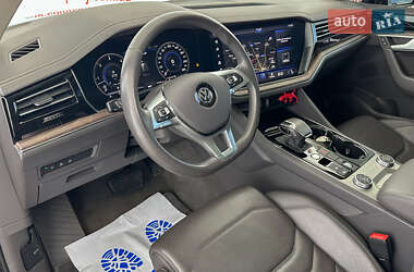 Позашляховик / Кросовер Volkswagen Touareg 2019 в 