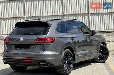 Внедорожник / Кроссовер Volkswagen Touareg 2019 в 