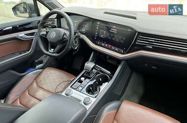 Внедорожник / Кроссовер Volkswagen Touareg 2019 в 
