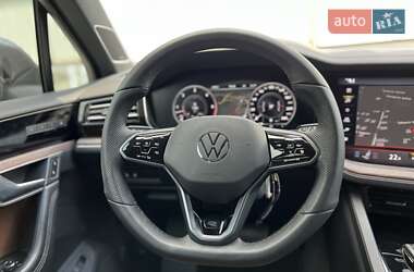Внедорожник / Кроссовер Volkswagen Touareg 2019 в 