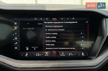 Внедорожник / Кроссовер Volkswagen Touareg 2019 в 