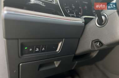 Внедорожник / Кроссовер Volkswagen Touareg 2019 в 