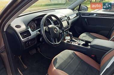 Позашляховик / Кросовер Volkswagen Touareg 2012 в 