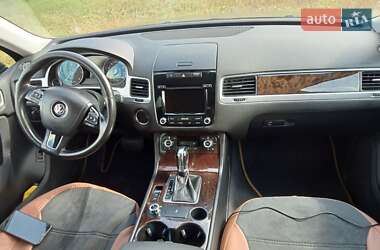 Позашляховик / Кросовер Volkswagen Touareg 2012 в 