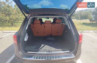 Позашляховик / Кросовер Volkswagen Touareg 2012 в 
