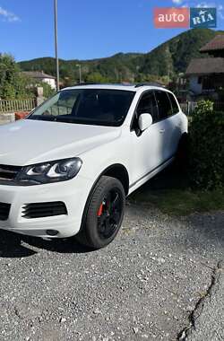 Внедорожник / Кроссовер Volkswagen Touareg 2014 в Черновцах