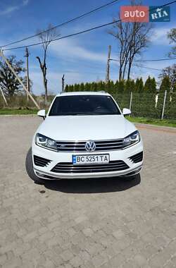 Внедорожник / Кроссовер Volkswagen Touareg 2016 в 