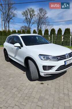 Внедорожник / Кроссовер Volkswagen Touareg 2016 в 