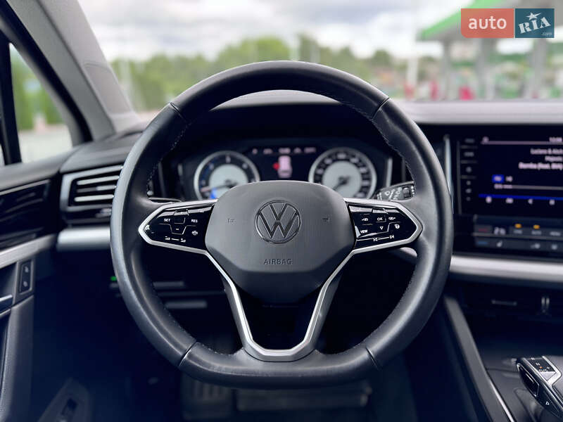 Позашляховик / Кросовер Volkswagen Touareg 2020 в Києві