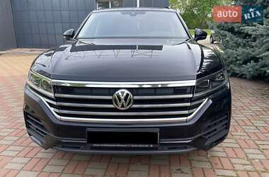 Позашляховик / Кросовер Volkswagen Touareg 2019 в Києві