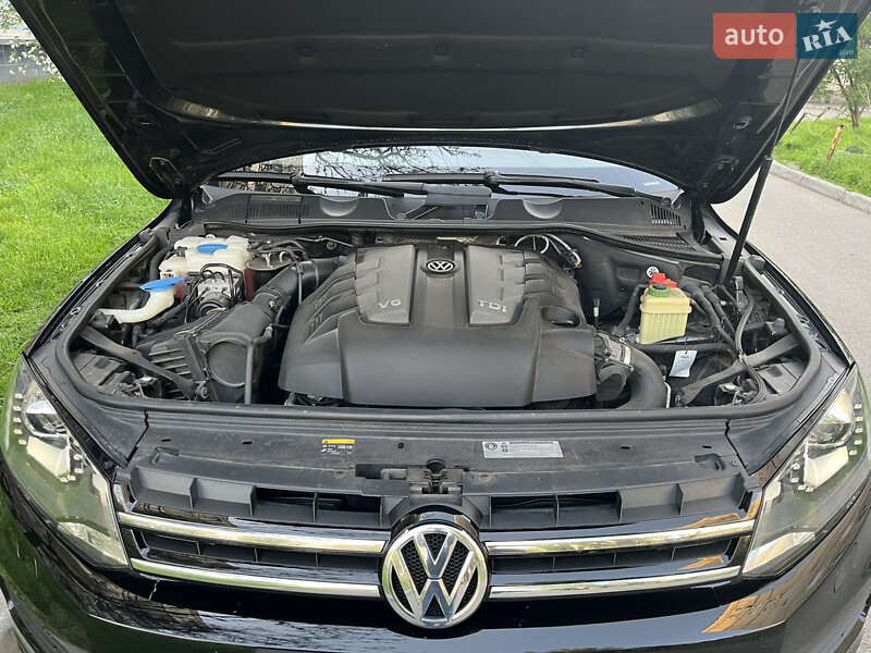 Позашляховик / Кросовер Volkswagen Touareg 2014 в Києві