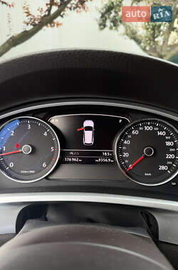 Внедорожник / Кроссовер Volkswagen Touareg 2010 в 