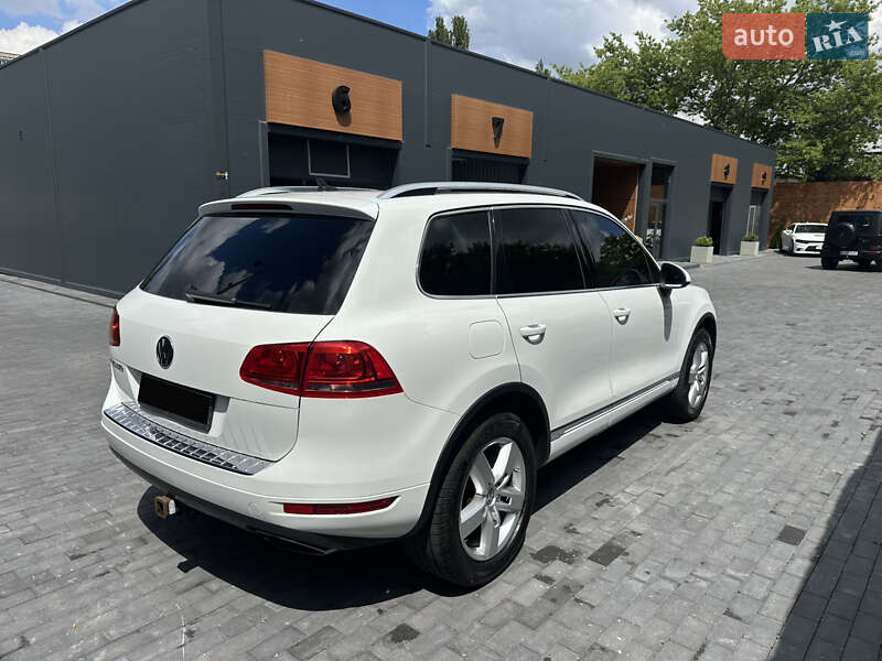 Позашляховик / Кросовер Volkswagen Touareg 2012 в Києві