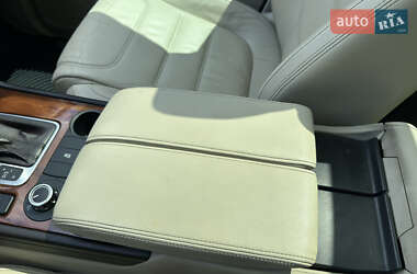 Позашляховик / Кросовер Volkswagen Touareg 2012 в 